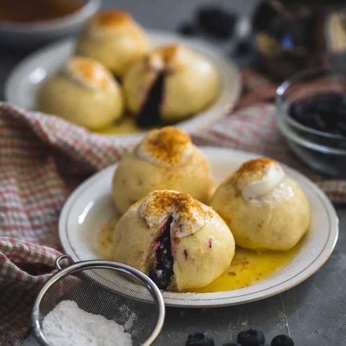 V minulém receptu na borůvkový cheesecake jsem zmiňoval, že potřebuji zužitkovat zbývající hromádku borůvek, a abych dodržel slovo a nemusel je&hellip;